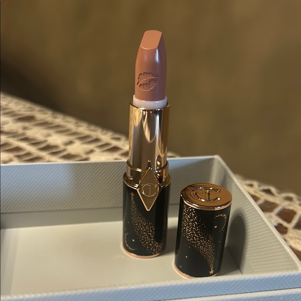 Charlotte Tilbury Hot Lips in JK Magic